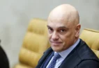 Alexandre de Moraes mostra dedo do meio (cenas fortes)