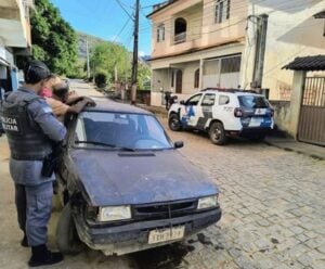 Mimoso do Sul notifica veículos abandonados nas ruas do município Veículos abandonados em Mimoso de Sul
