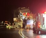 Acidente grave entre carretas deixa feridos na BR-101, em Anchieta