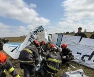 VÍDEO | Avião cai e mata aluno e piloto