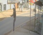 VÍDEO | Homem cai de apartamento em Marataízes