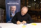 Noite solidária marca lançamento de livro de Paulo Hartung em Vitória