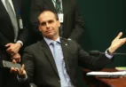 Eduardo Bolsonaro pede a Motta para exercer mandato dos Estados Unidos