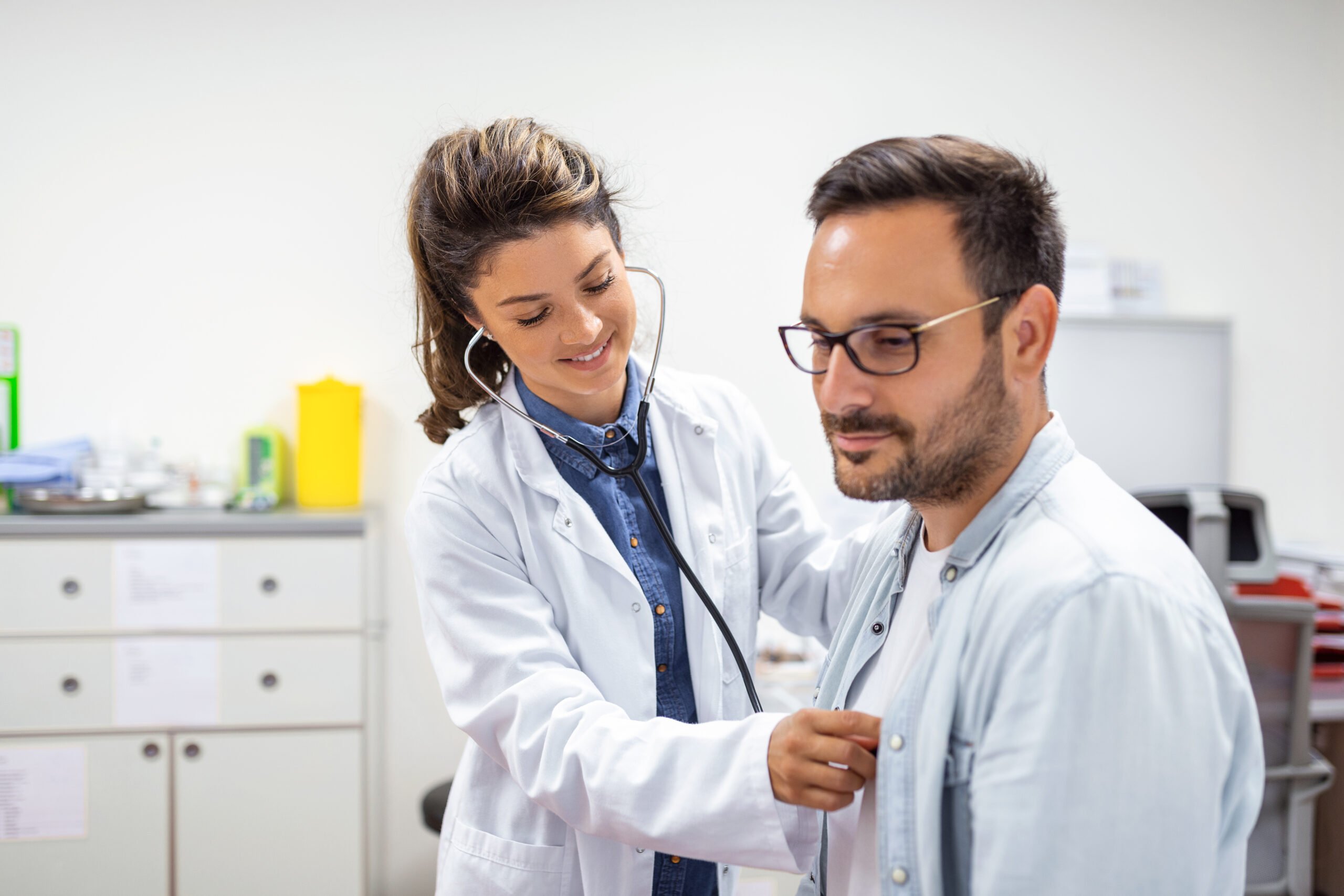 A foto mostra exames médicos para evitar doenças crônicas
