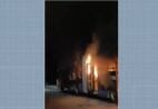 Ônibus é incendiado com passageiros dentro