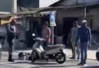 VÍDEO | Batida entre carro e moto deixa mulher ferida em Cachoeiro