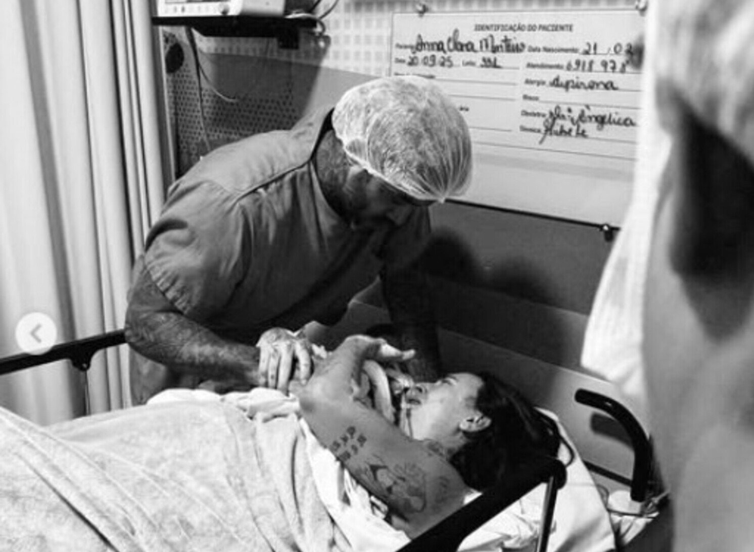 A foto mostra clara Maia e a perda do filho Túlio