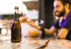 Cegueira e morte: o que ninguém te contou sobre as bebidas falsas
