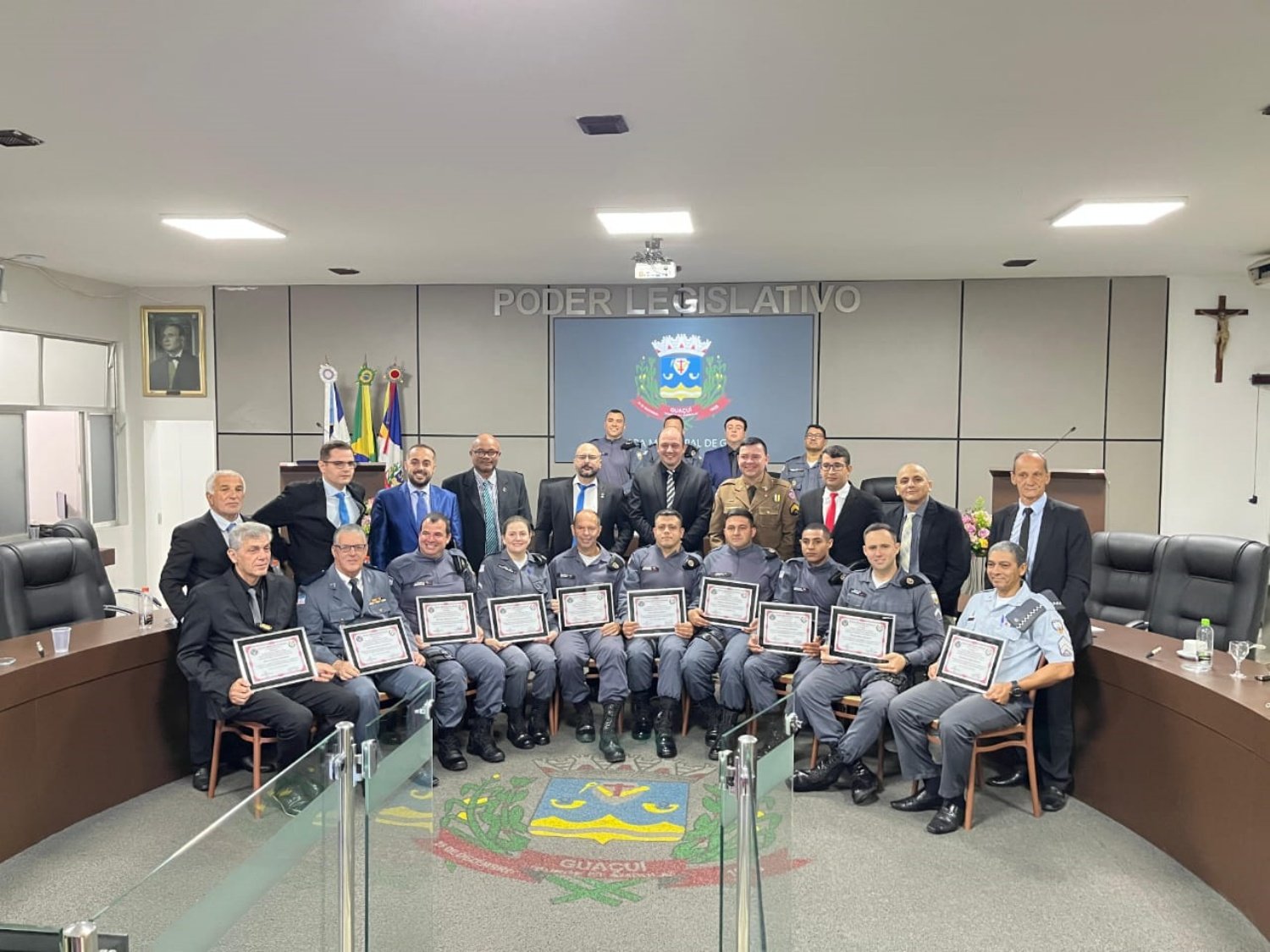 policiais militares homenageados em guaçuí