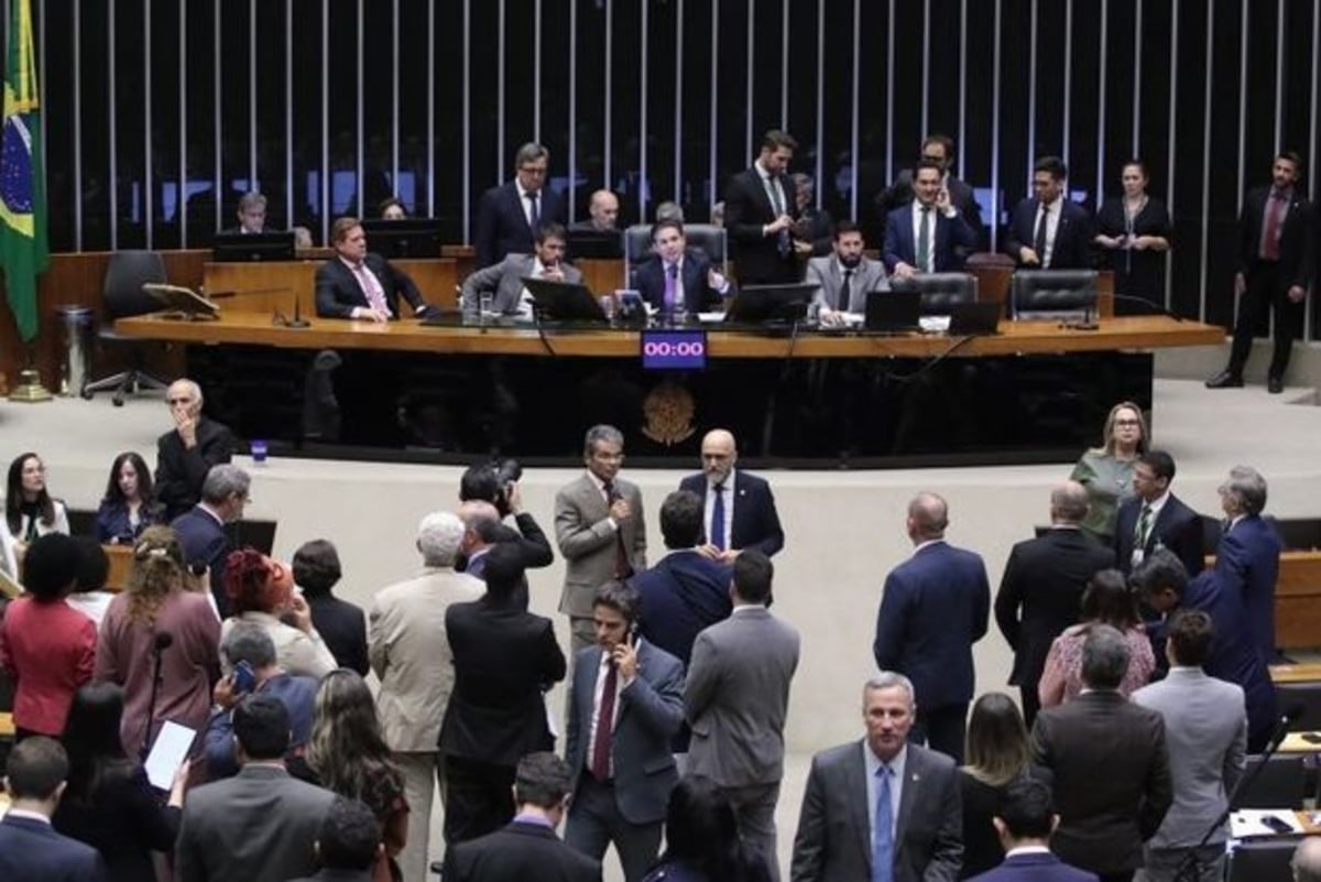 Deputados aprovando o PL de crimes sexuais