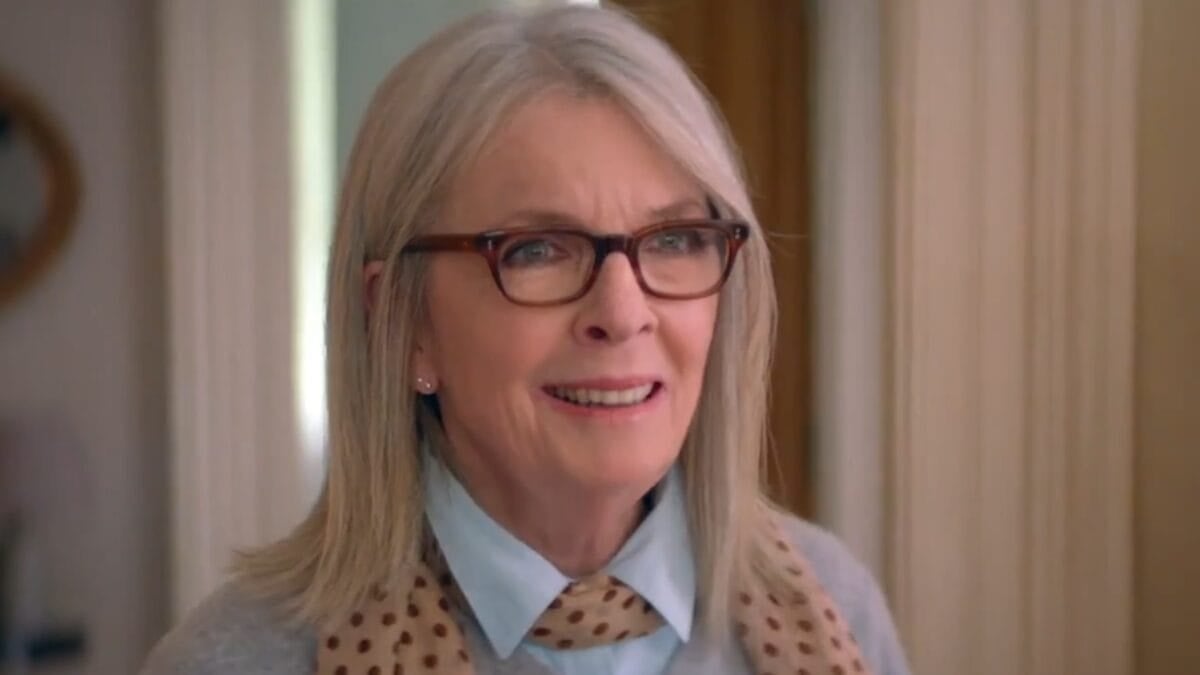 Atriz Diane Keaton durante uma gravação de filme.