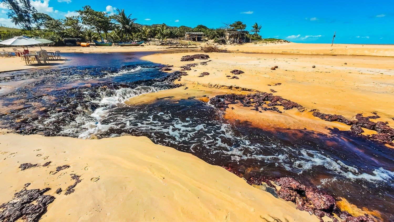 A praia do Riacho Doce fica na divisa do Espírito Santo com a Bahia