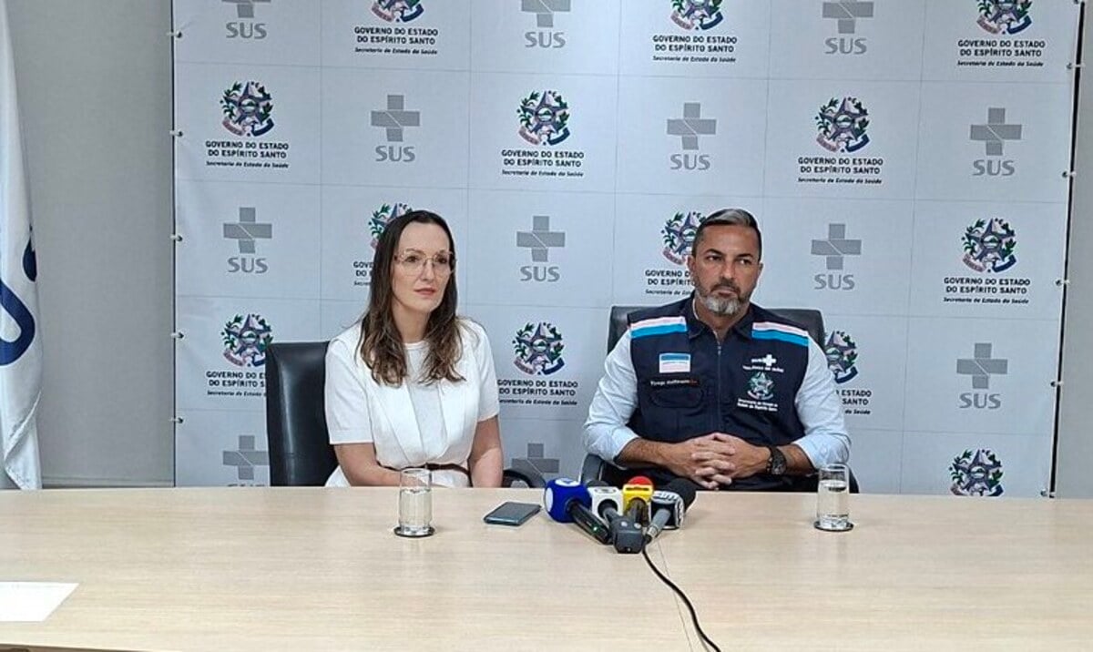 A foto mostra a coletiva sobre o surto de bactéria no Santa Rita