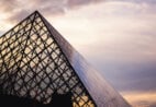 Roubo cinematográfico no Louvre: veja o que se sabe sobre o ataque