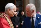 Leão XIV e Rei Charles III rezam juntos em gesto não feito desde ruptura religiosa
