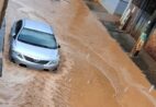 Chuva alaga rua no bairro São Geraldo em Cachoeiro e causa transtornos; veja imagens