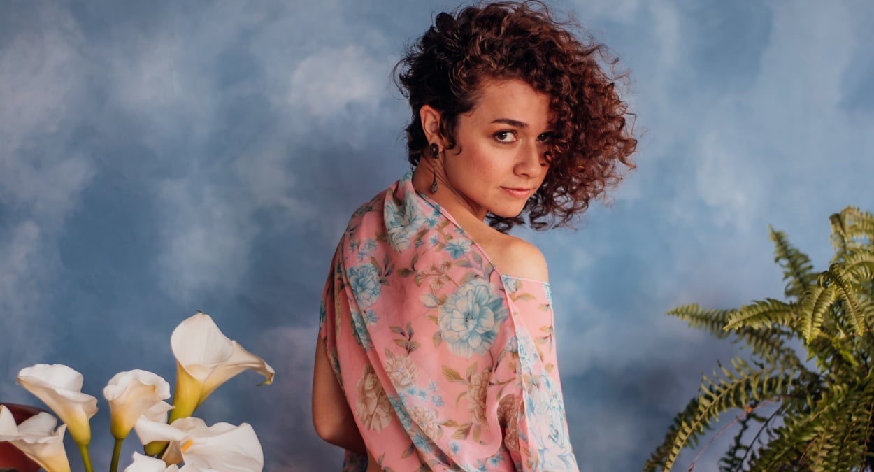 Na imagem Aline Maria lança Bruta Flor