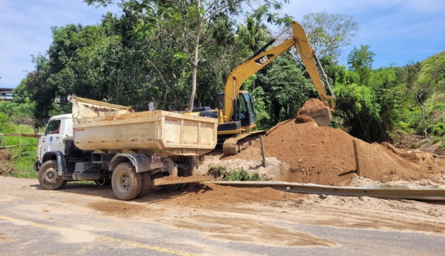 Desassoreamento em Santa Fé cachoeiro