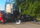 BR-101: grave acidente entre carreta e carro deixa mortos no ES