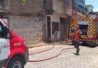 Incêndio atinge casa em Cachoeiro; bombeiros resgatam morador
