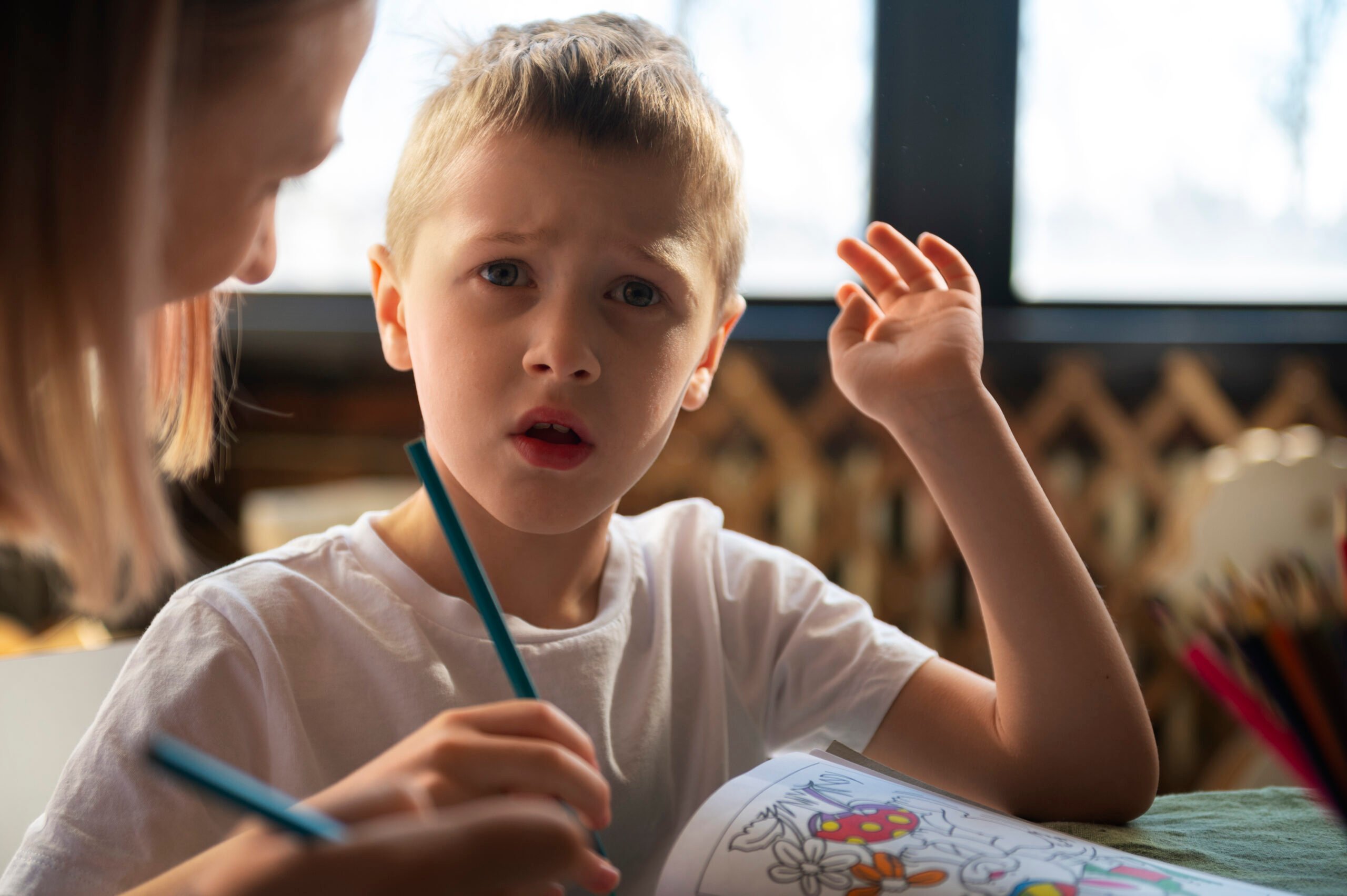 A foto mostra crinaça atípica