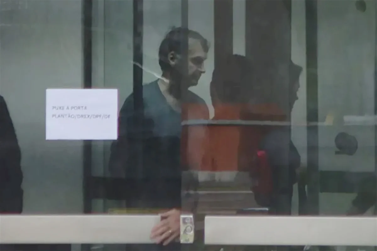 Imagem mostra Jair Bolsonaro preso na Superintendência da Polícia Federal