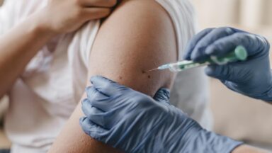 Tomou a vacina da dengue? Fique atento a estes sinais