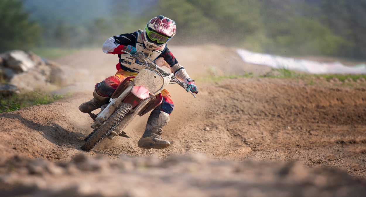 imagem liustrativa de um motociclista - Festa de Santa Lúcia em Presidente Kennedy