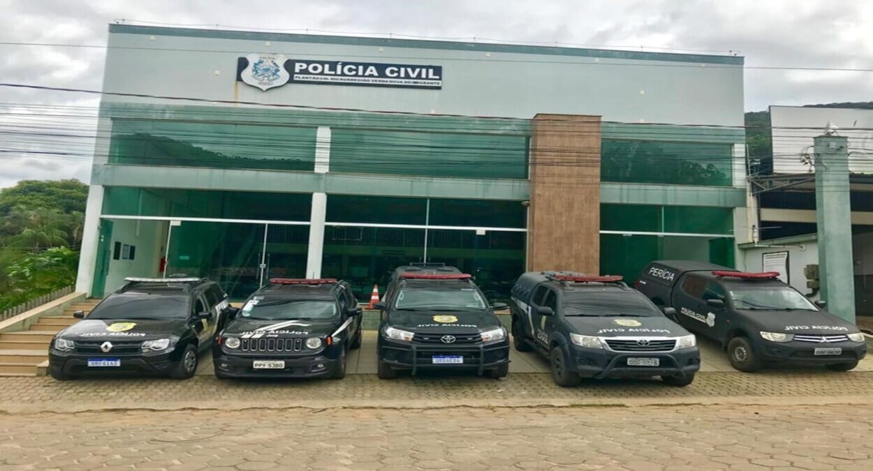 golpe do falso advogado - viaturas em frente a delegacia de Venda Nova do Imigrante