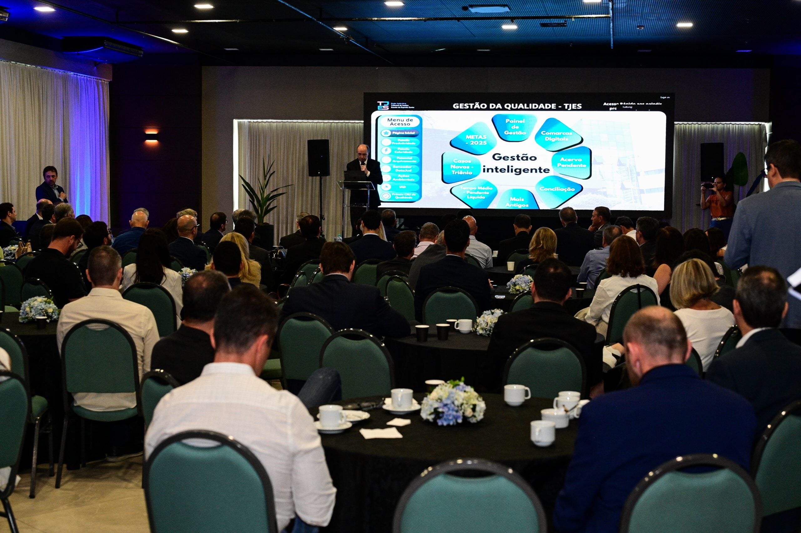 Imagem retrata encontro entre lideranças do Espírito Santo em Ação