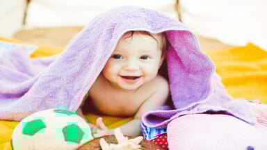 Cuidados essenciais para proteger o bebê no verão com segurança