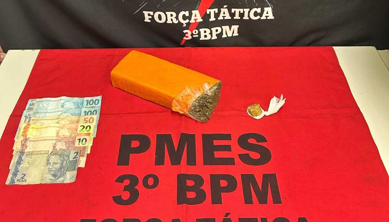 Imagem ilustra tablete de droga e dinheiro apreendidos em Jerônimo Monteiro