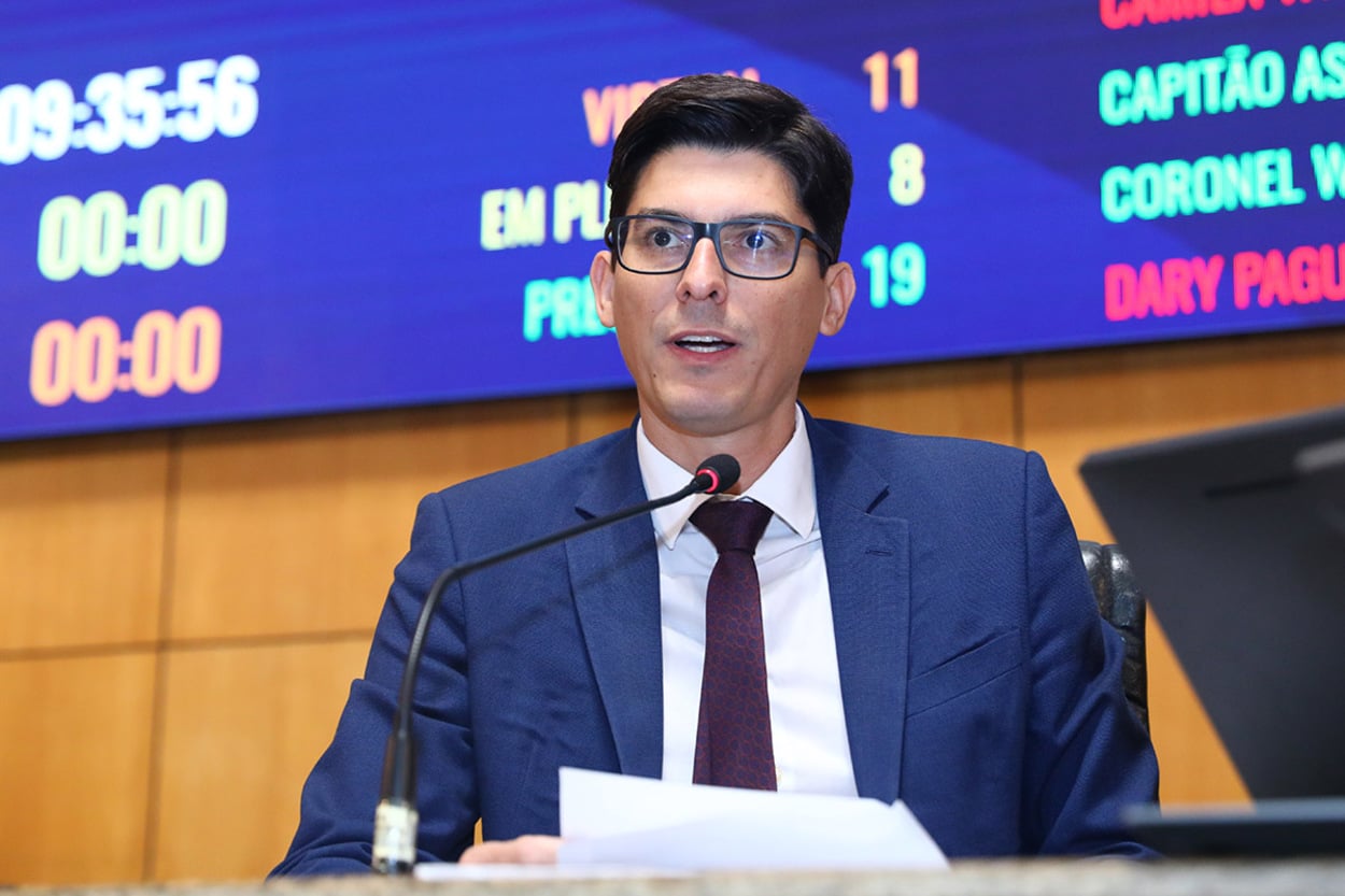 Imagem ilustra mazinho dos anjos, deputado que critica a postura do PSDB