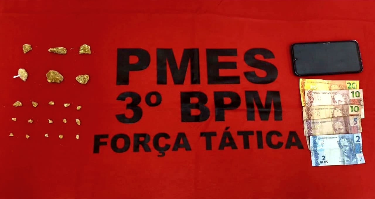 Imagem de drogas sobre tecido vermelho.