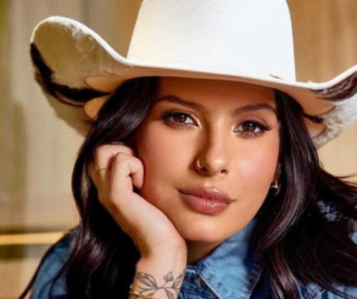 A foto mostra Ana Castela vítima de pedra dos rins