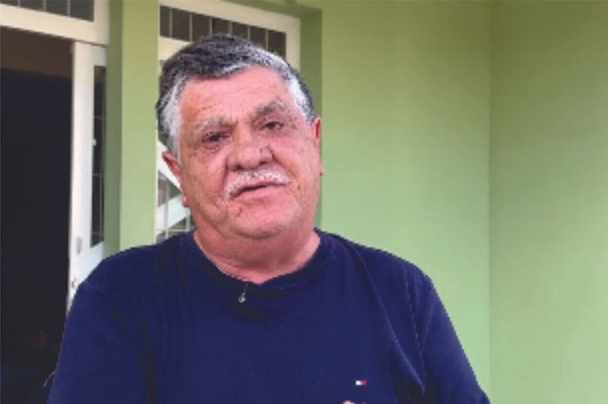 A foto mostra o prefeito de São José do Calçado