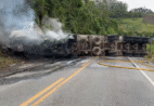 VÍDEO | Acidente grave com carreta deixa motorista ferido em Domingos Martins
