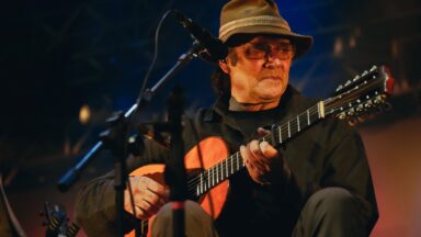 Viola caipira e clássicos: Almir Sater é um dos destaques do FIG 2026