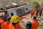 Ônibus com romeiros capota e deixa 15 mortos e vários feridos