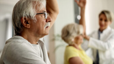 Câncer na terceira idade: por que o cuidado integrado muda o tratamento