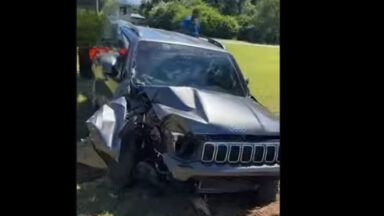 Alegre: motorista bate carro em árvore após dormir ao volante