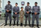 Menino de 12 anos realiza sonho ao visitar Polícia Militar em Muqui