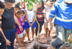 Com presença do prefeito Nirrô, estudantes fazem plantio de árvores em ruas de Alegre