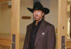 Chuck Norris: os principais filmes com o mestre das artes marciais e onde assistir