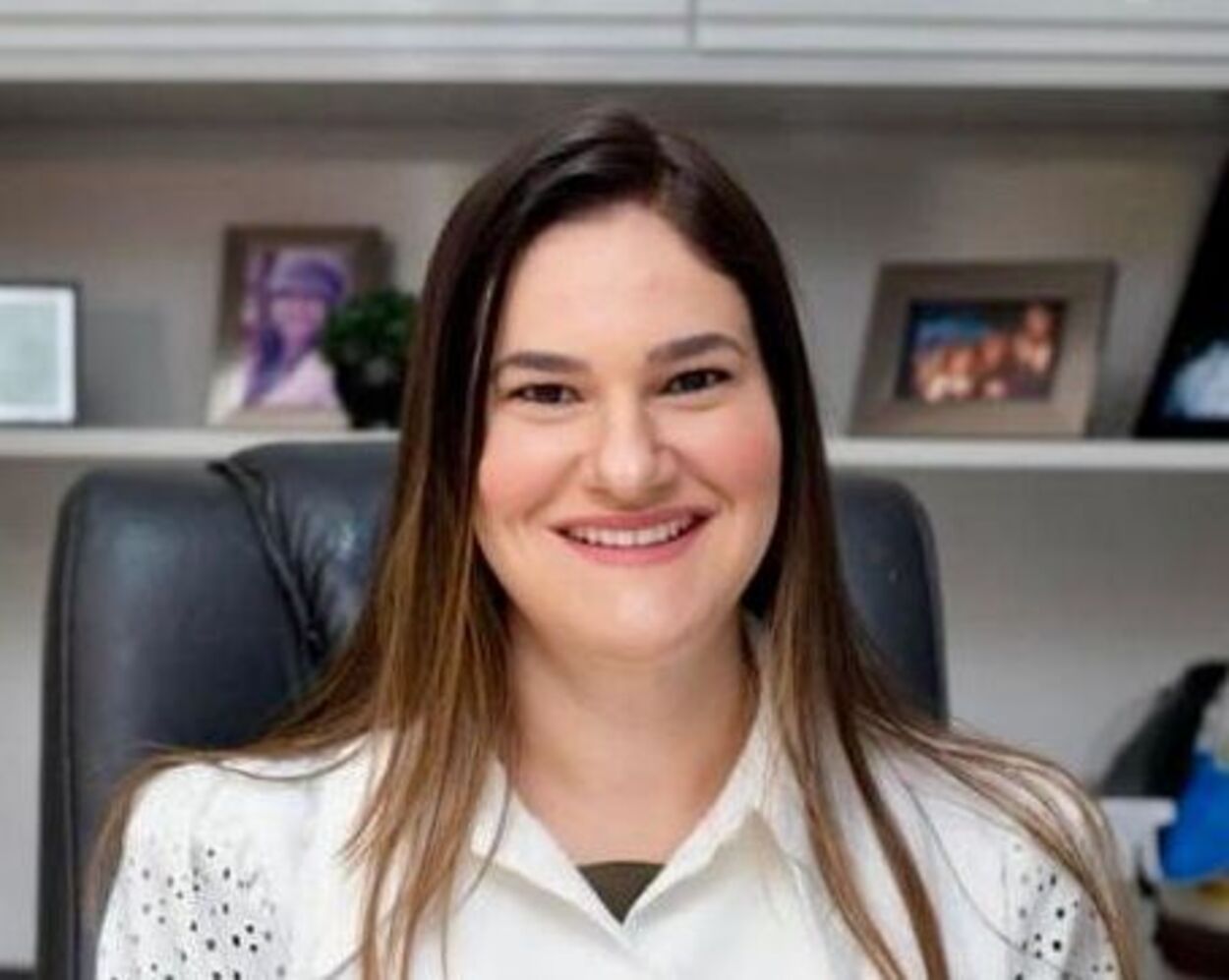 A foto mostra a médica infectologista da USC - Dra. Luiza Morandi