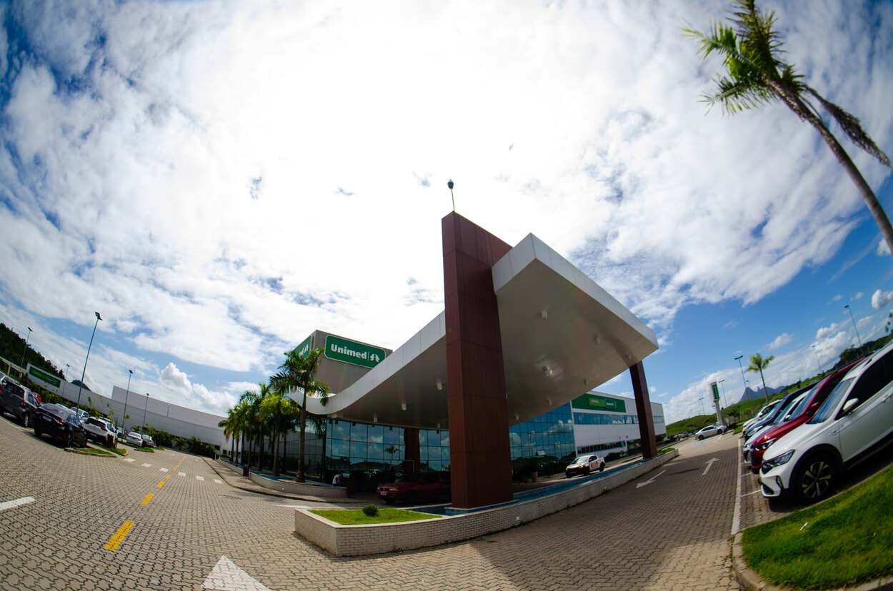A foto alude ao Relatório 2025 da Unimed Sul Capixaba