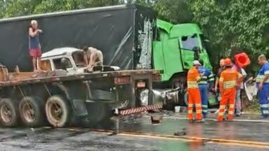 Colisão entre carretas na BR 101 deixa um morto em Rio Novo do Sul