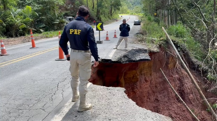 cratera em brejetuba