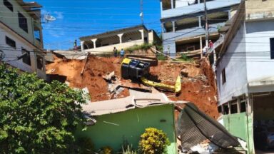 VÍDEO | Muro desaba e atinge casa em Jerônimo Monteiro