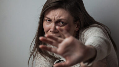 SUS lança teleatendimento para mulheres vítimas de violência